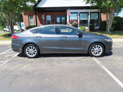 Used 2020 Ford Fusion SE FWD image 9