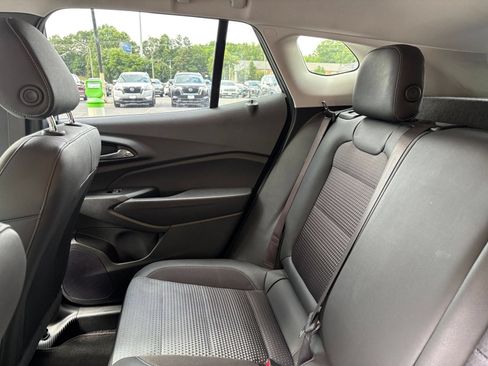 Used 2025 Chevrolet Trax LT w/ LT Convenience Package FWD image 33
