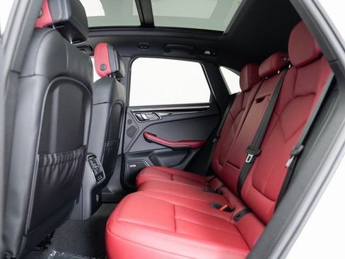 Certified 2025 Porsche Macan image 27