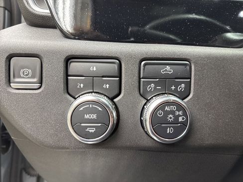 Used 2024 GMC Sierra 2500 SLE w/ SLE Convenience Package image 12