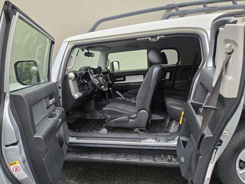 Used 2007 Toyota FJ Cruiser 4WD image 9