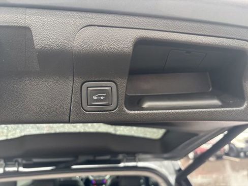 Used 2023 GMC Acadia SLT image 14