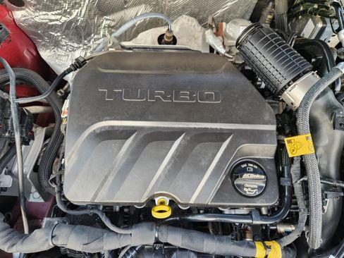 Used 2025 Chevrolet Trax LT FWD image 32