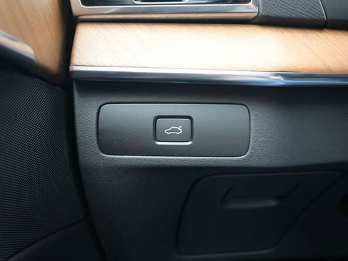 Used 2024 Volvo XC90 B6 Plus w/ Protection Package image 28