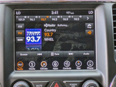 Used 2018 Jeep Grand Cherokee Laredo image 18