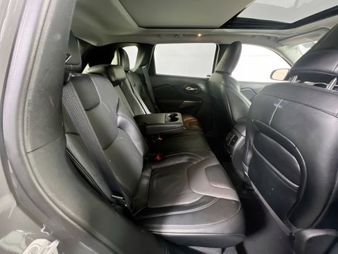 Used 2022 Jeep Cherokee Limited image 26