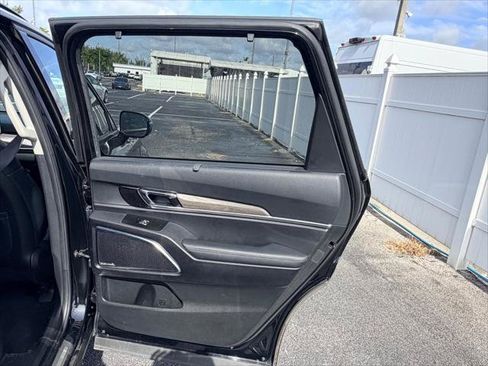 Used 2022 Kia Telluride SX w/ Nightfall Edition Package AWD/4WD image 18