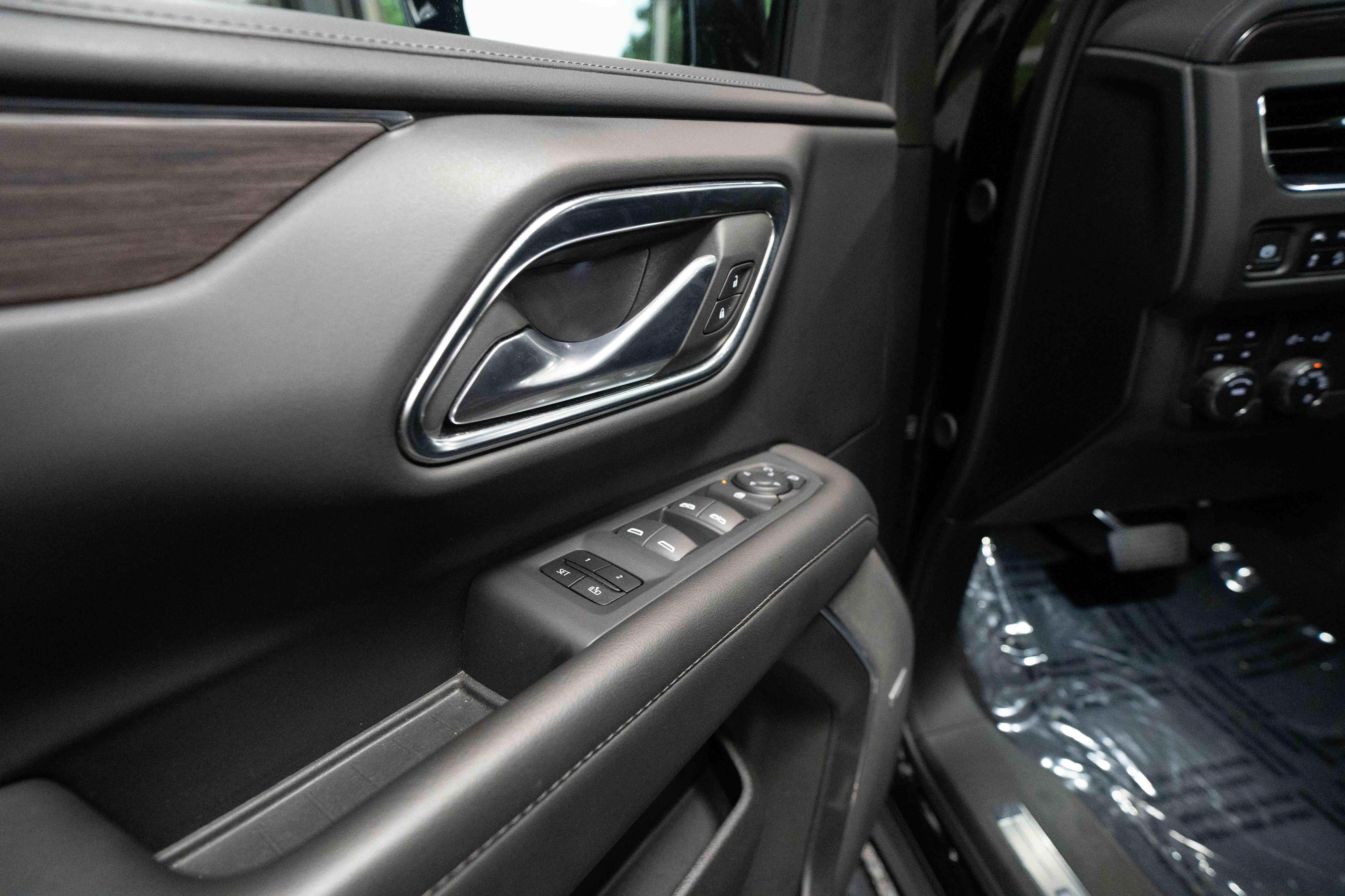 Used 2023 Chevrolet Tahoe Z71 AWD/4WD image 7
