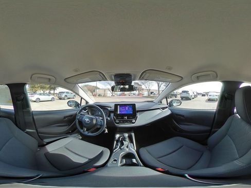 Used 2025 Toyota Corolla LE image 42