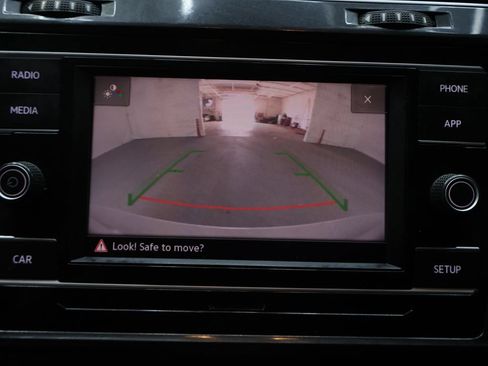 Used 2019 Volkswagen Golf S AWD/4WD image 23