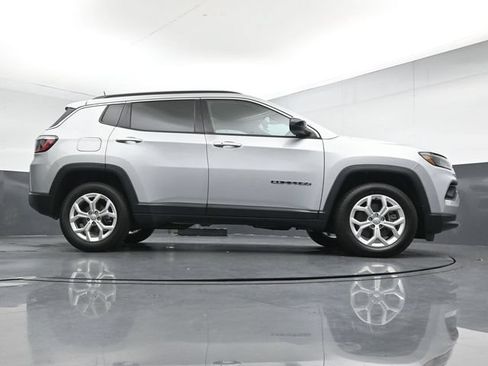Used 2024 Jeep Compass Latitude AWD/4WD image 31