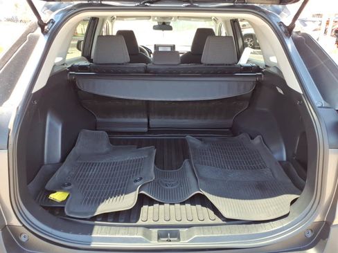Used 2021 Toyota RAV4 LE FWD image 6