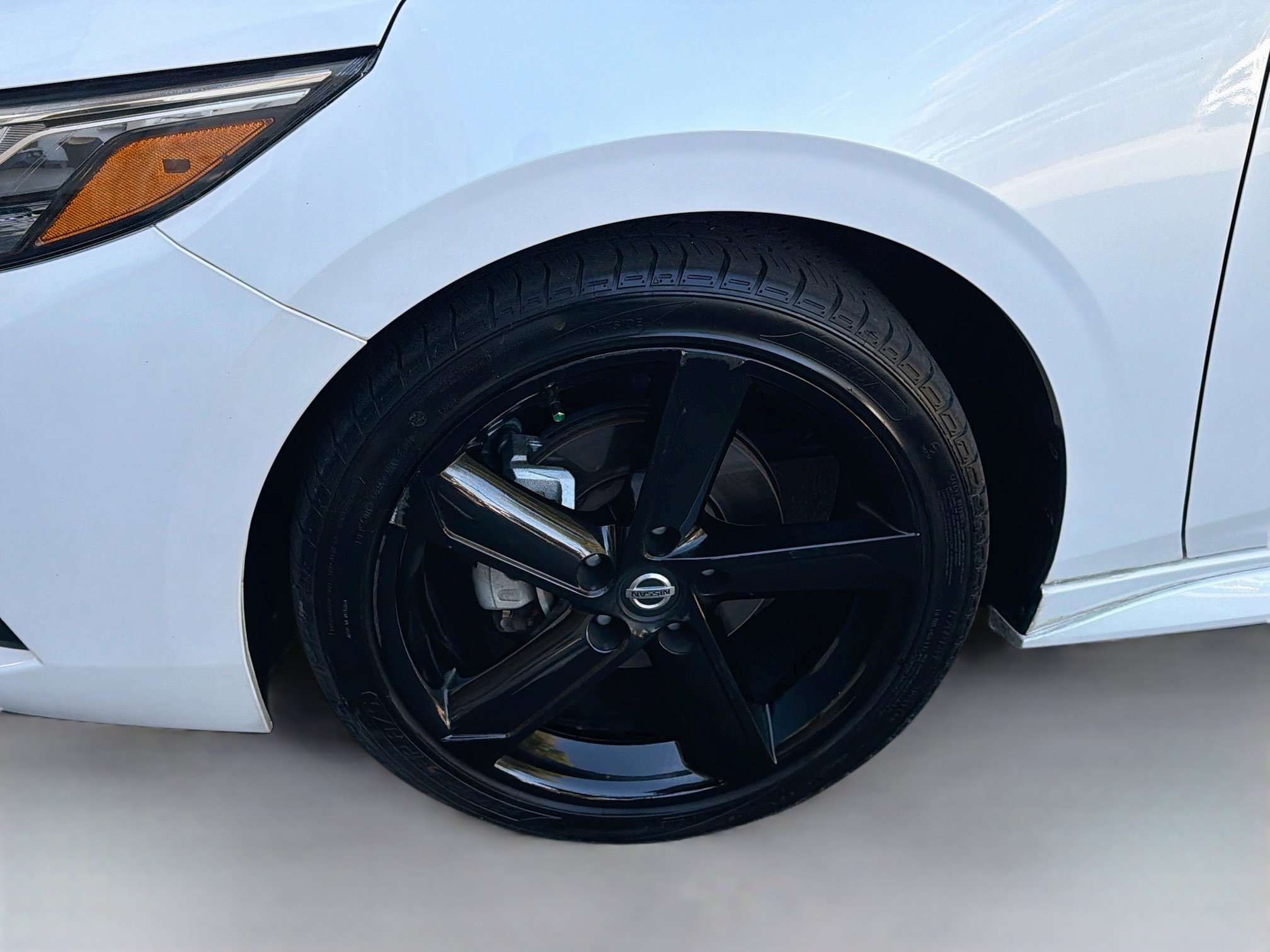 Used 2023 Nissan Sentra SR w/ Midnight Edition Package FWD image 26