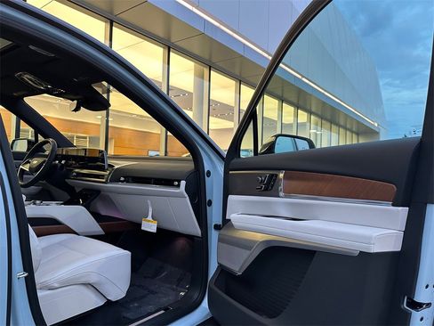 New 2026 Cadillac Vistiq Sport image 11