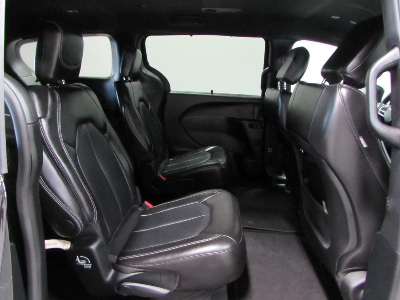 Used 2025 Chrysler Pacifica Select FWD image 18