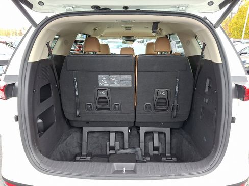 Certified 2022 Kia Carnival EX image 20