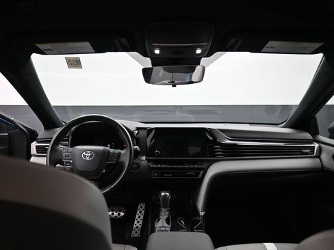 Used 2025 Toyota Camry SE image 28