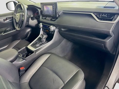 Certified 2022 Toyota RAV4 XLE Premium AWD/4WD image 31