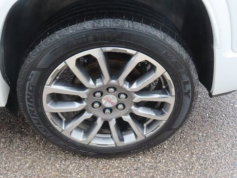 Used 2021 GMC Acadia Denali w/ Denali Ultimate Package image 16