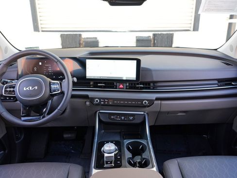 Used 2025 Kia Carnival SX FWD image 13