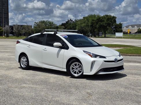 Used 2019 Toyota Prius XLE image 1