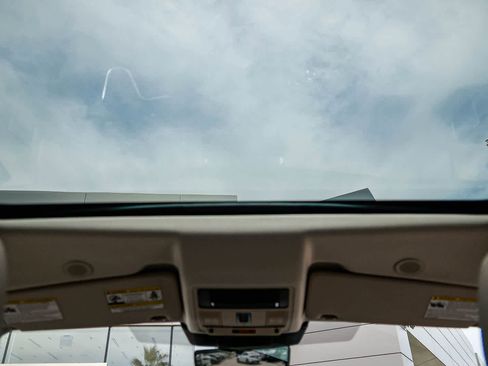 Used 2025 Land Rover Discovery Sport S image 16