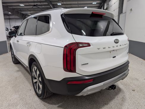 Used 2020 Kia Telluride S w/ S 8 Passenger Seating Package AWD/4WD image 4