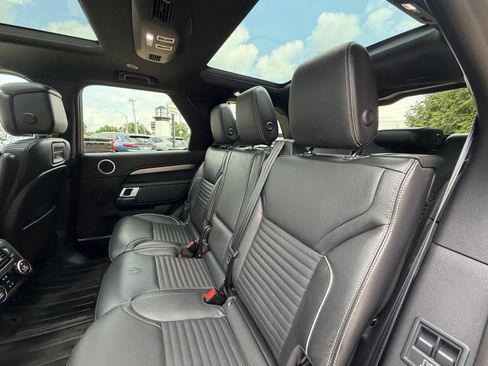 Used 2024 Land Rover Discovery Dynamic SE AWD/4WD image 12