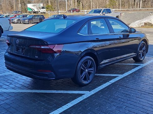 Certified 2023 Volkswagen Jetta SE w/ Panoramic Sunroof Package image 3