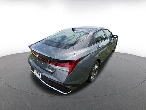 Used 2026 Hyundai Elantra Hybrid FWD image 14