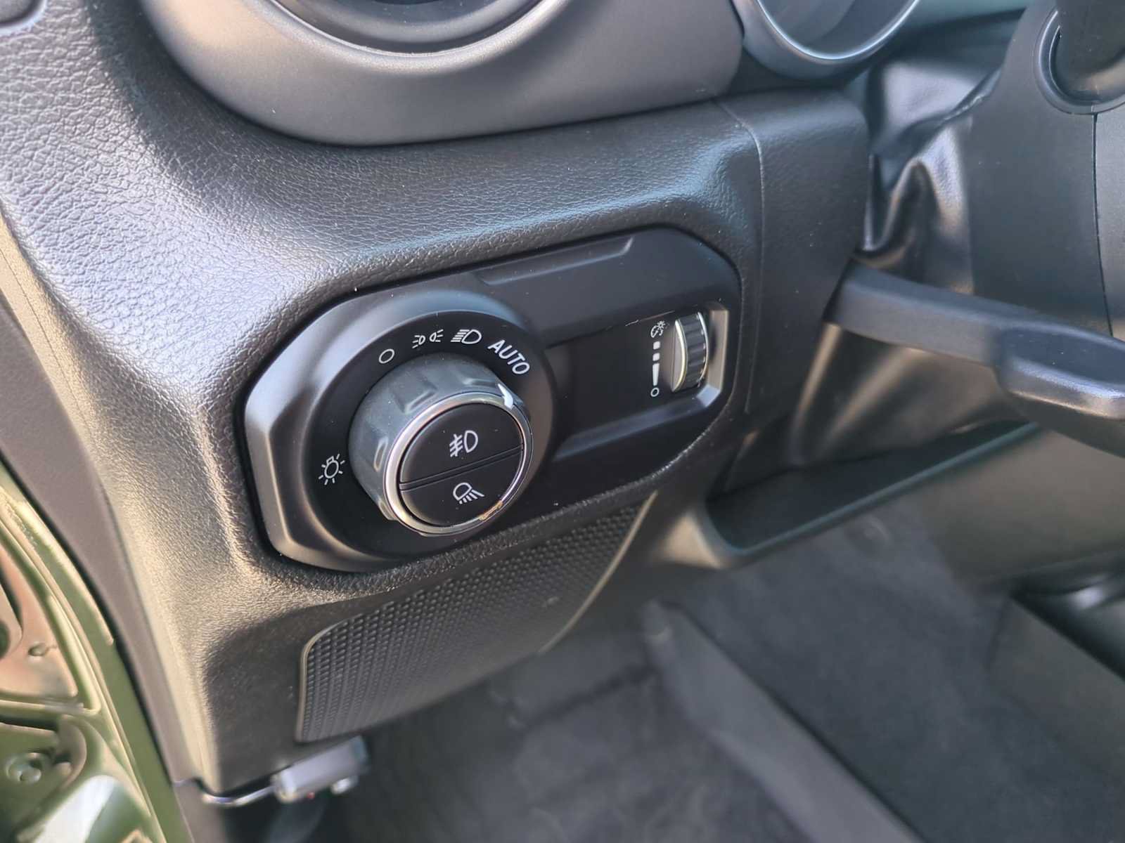Used 2023 Jeep Gladiator Sport AWD/4WD image 34