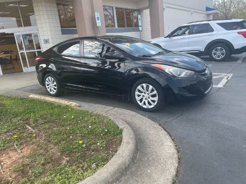 Used 2012 Hyundai Elantra GLS image 6