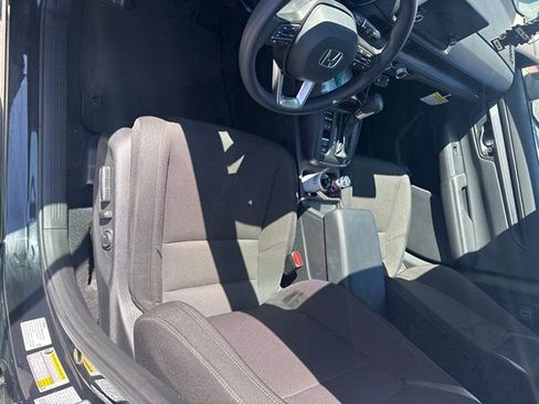 Used 2023 Honda CR-V EX image 3