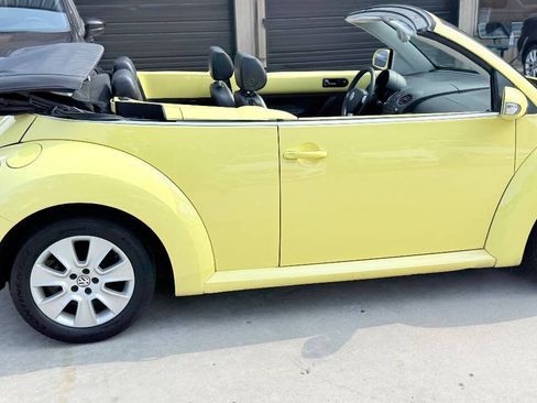 Used 2007 Volkswagen Beetle Convertible w/ Package 1 FWD image 17