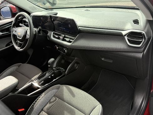 Used 2025 Chevrolet TrailBlazer LT image 27