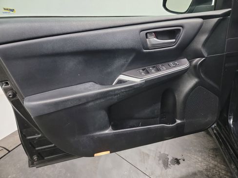 Used 2017 Toyota Camry SE image 13