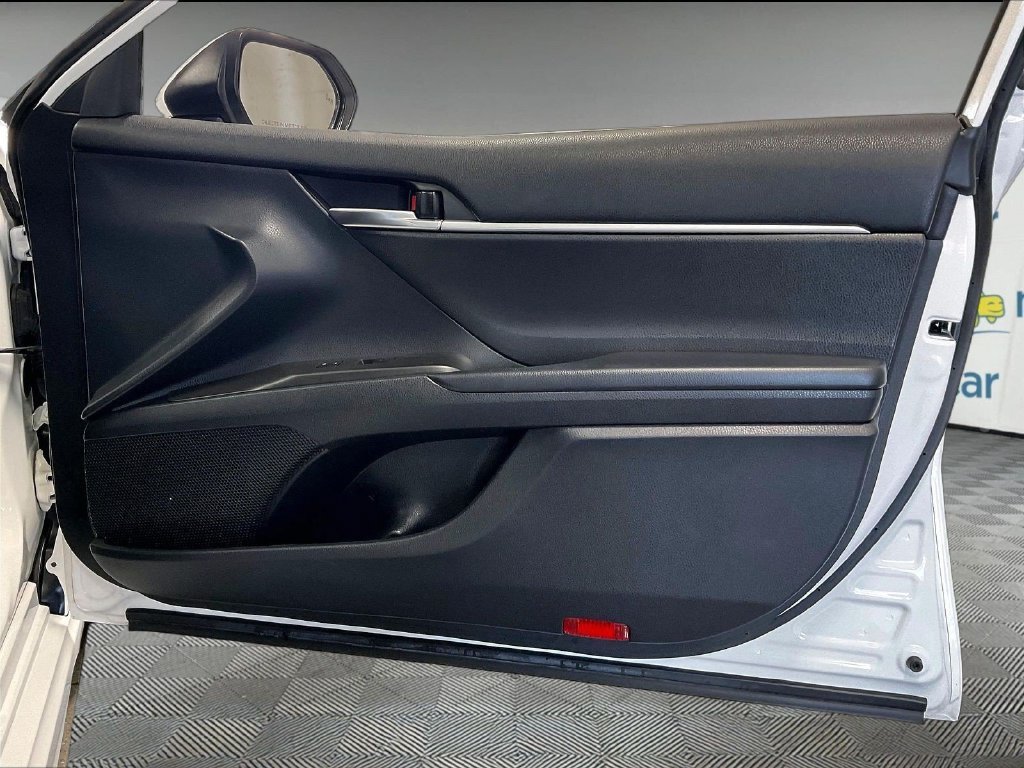 Used 2021 Toyota Camry SE w/ Cold Weather Package FWD image 12