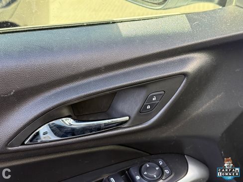 Used 2024 Chevrolet Trax RS w/ Sunroof Package FWD image 16