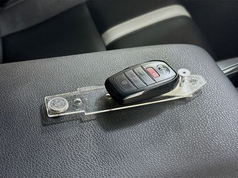 Used 2025 Toyota Camry SE w/ Convenience Package image 33