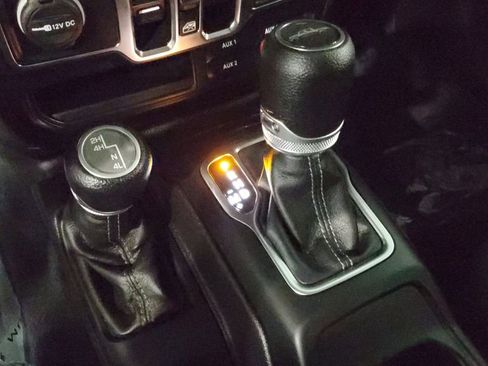 Used 2024 Jeep Gladiator Sport image 25