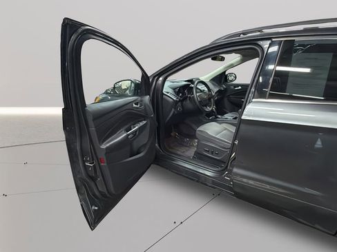 Used 2018 Ford Escape SE image 25