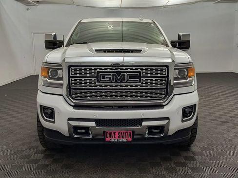 Used 2019 GMC Sierra 2500 Denali w/ Duramax Plus Package AWD/4WD image 6