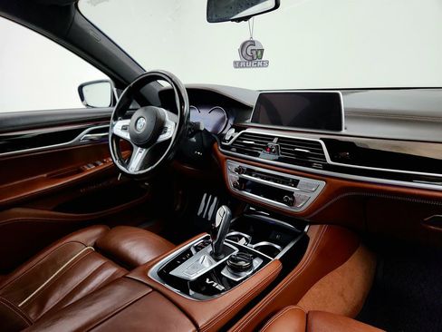 Used 2018 BMW M760i xDrive AWD/4WD image 27