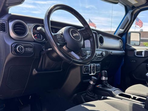 Used 2021 Jeep Gladiator Willys image 13