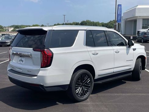 Used 2022 GMC Yukon SLT w/ SLT Premium Package RWD image 3
