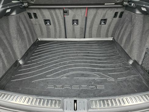 Certified 2023 Porsche Macan S AWD/4WD image 31