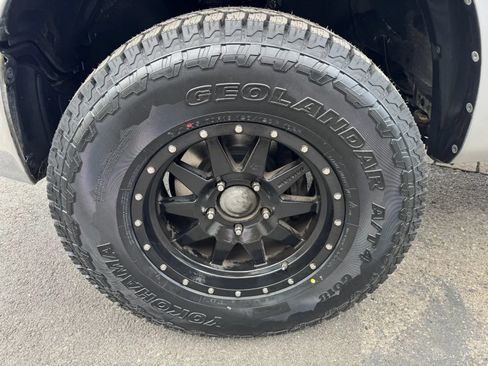 Used 2010 Toyota Tundra 4x4 CrewMax w/ Tow Pkg image 15