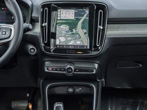 Certified 2024 Volvo XC40 B5 Plus w/ Protection Package Premier image 22