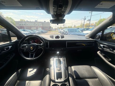 Used 2021 Porsche Macan AWD/4WD image 32