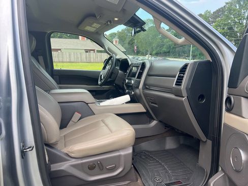 Used 2020 Ford Expedition Max XLT w/ Equipment Group 202A image 9